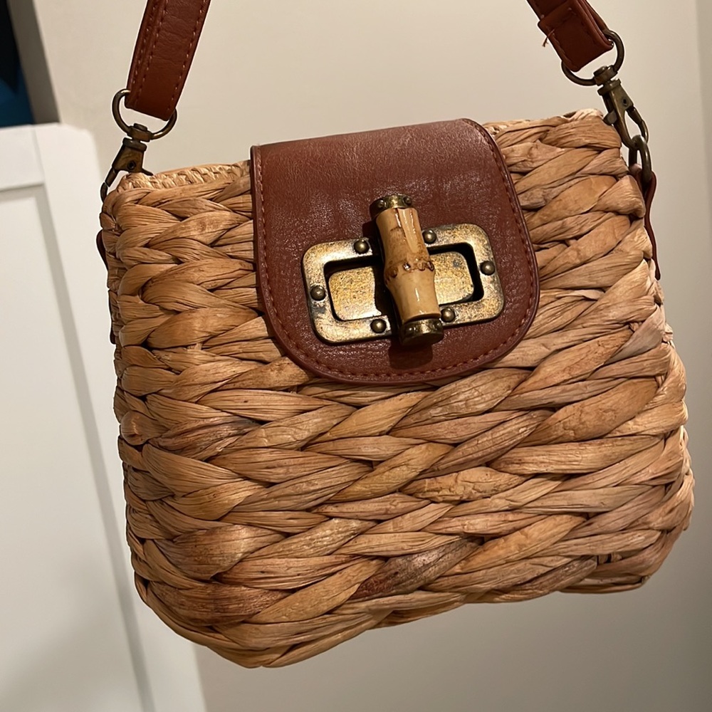 Straw Summer Bag (with detachable strap) - Picture 2 of 11